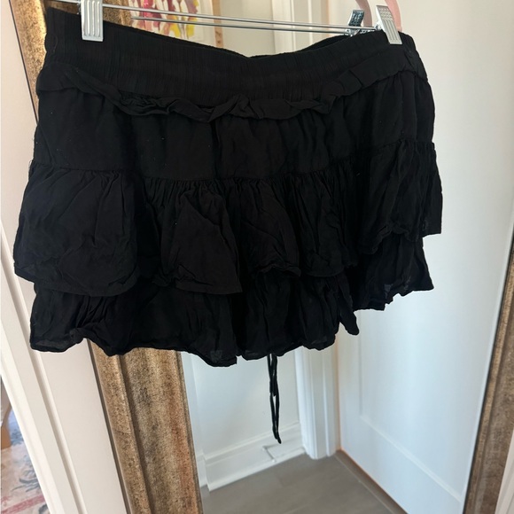 Black Shug Ruffled Mini Skort - Picture 4 of 4